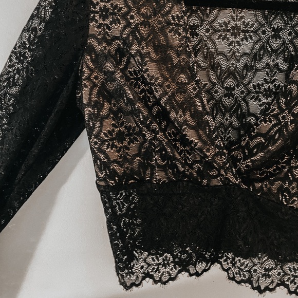 Stunning lace Wilfred Crop Top from Aritzia - Picture 3 of 3